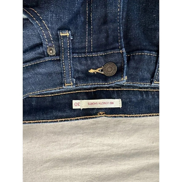 Levi's Women's Size 30 Jean Shorts Blue Denim 4" Inseam Mid Length Stretch - Picture 3 of 4